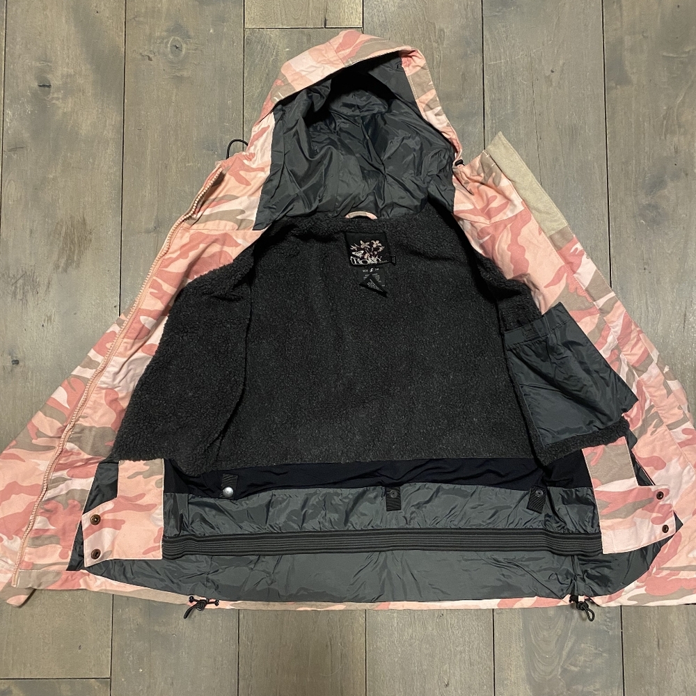 Roxy Ski/ Snowboard Jacket! - image 7